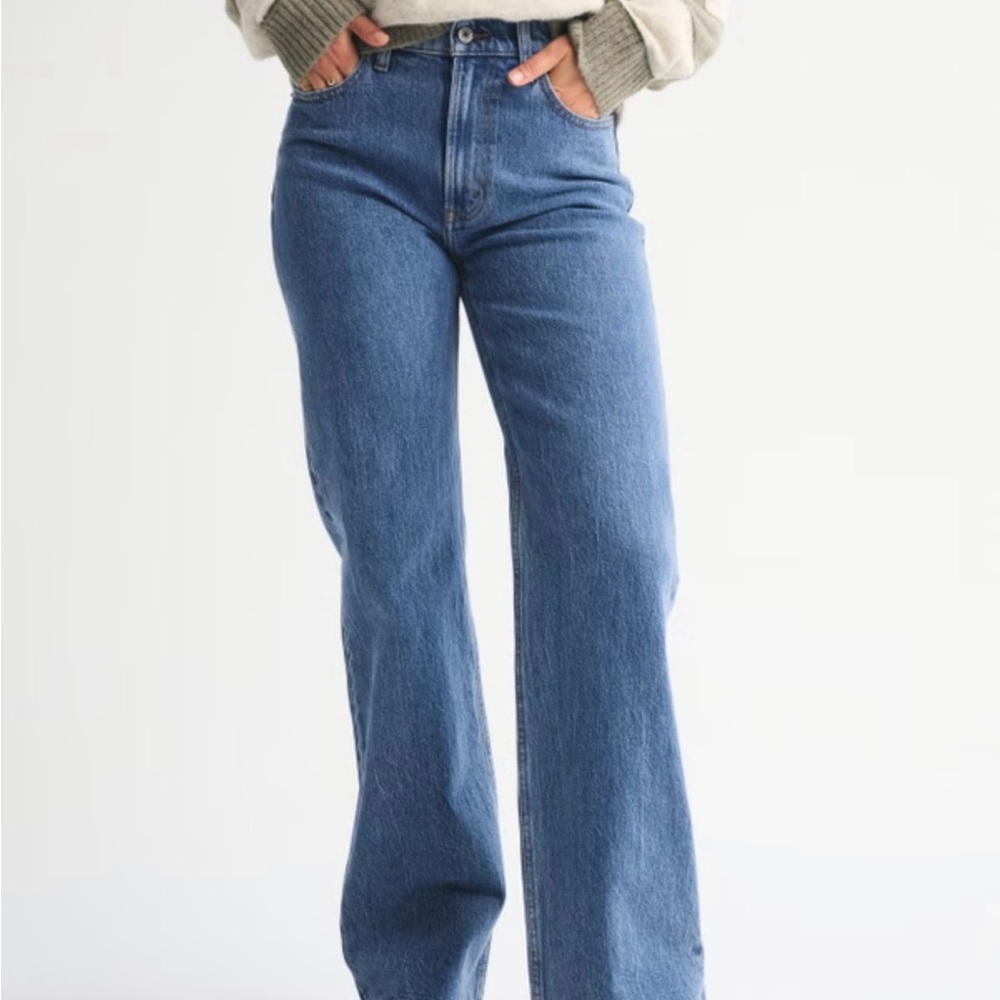 NWT Abercrombie 90’s High-Rise Relaxed Jeans